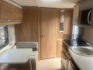 2011 Swift Conqueror 530 - Image 6