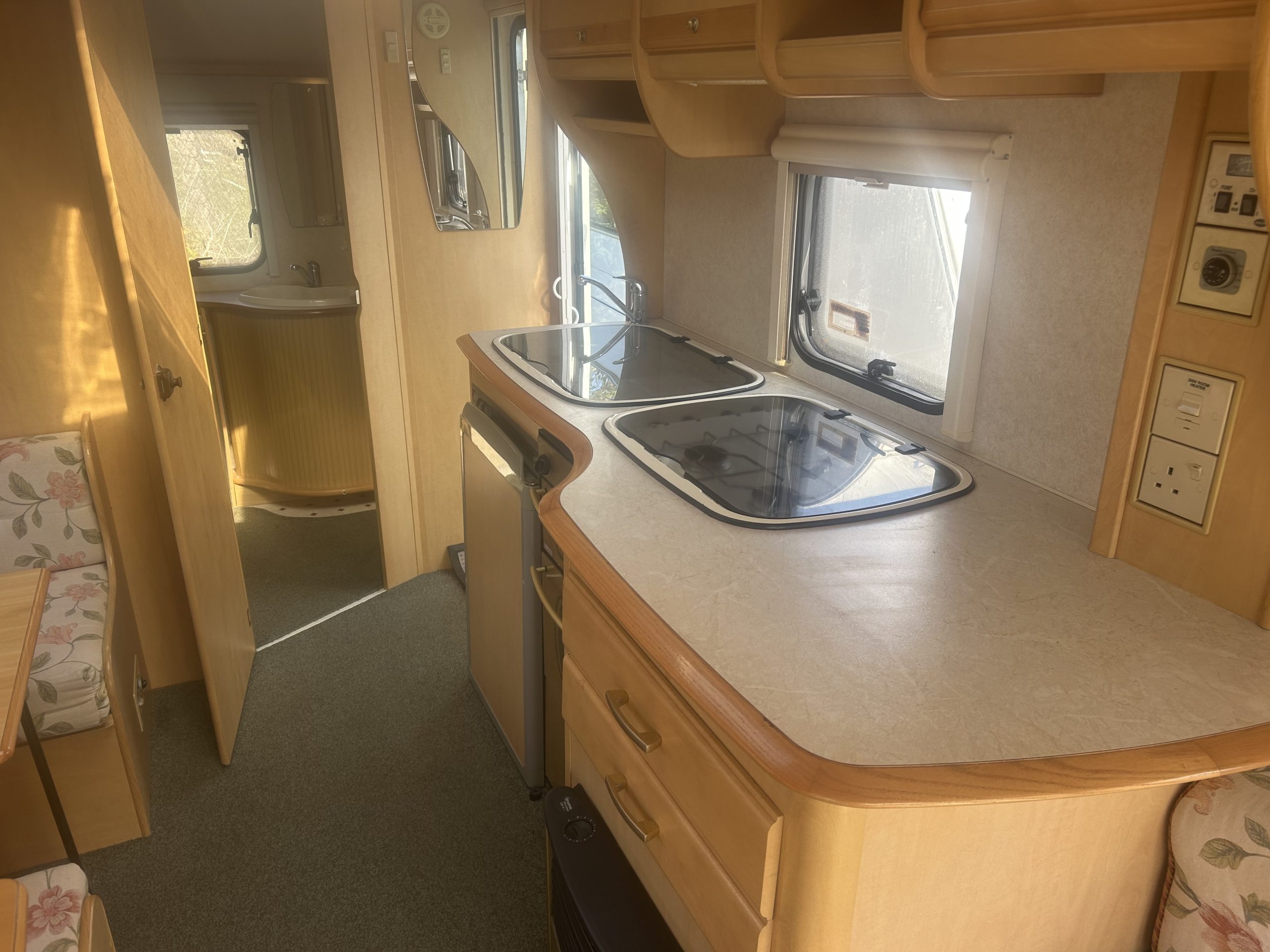 2004 Bailey Pageant Champagne. - Image 3