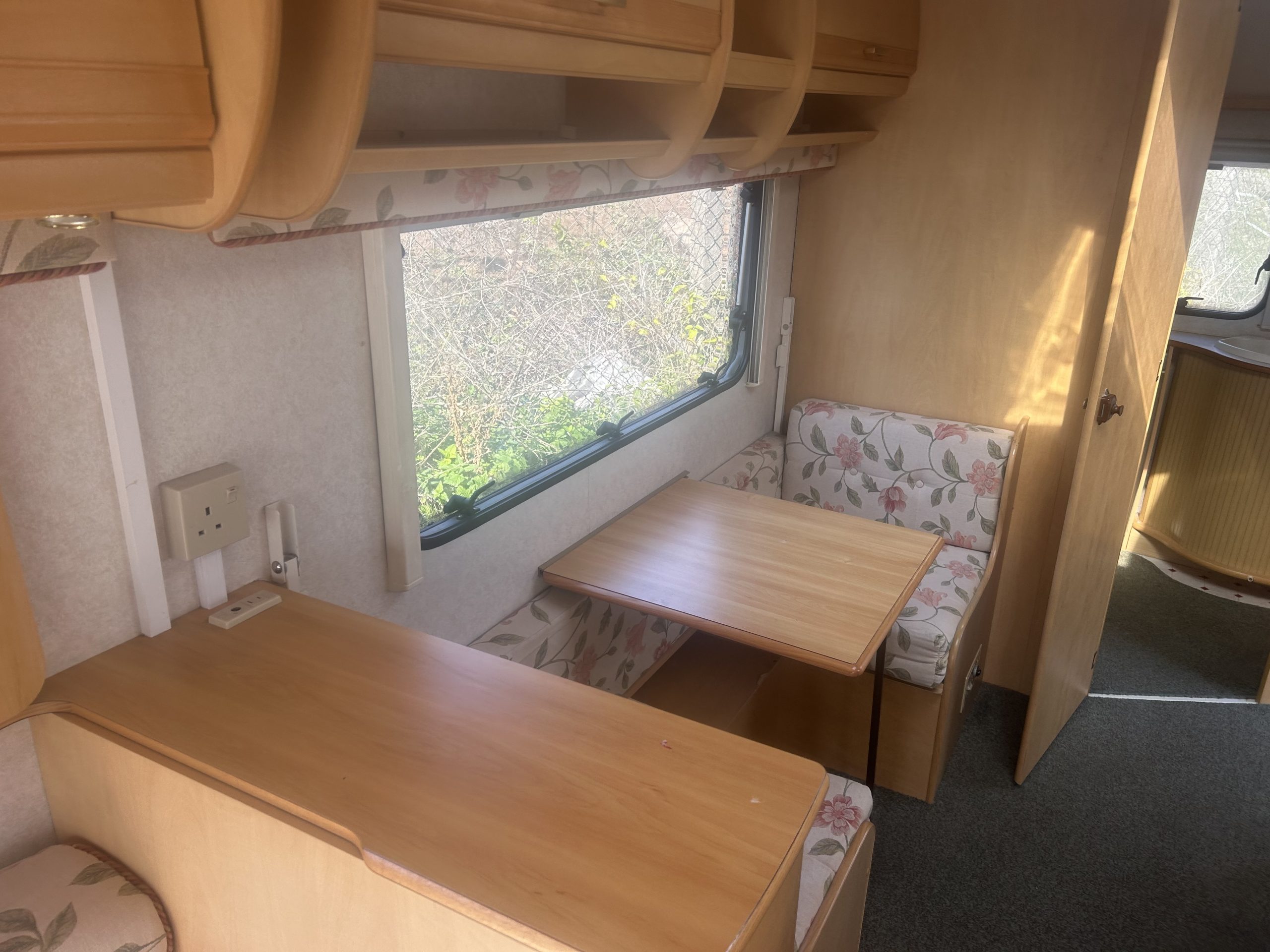 2004 Bailey Pageant Champagne. - Image 4