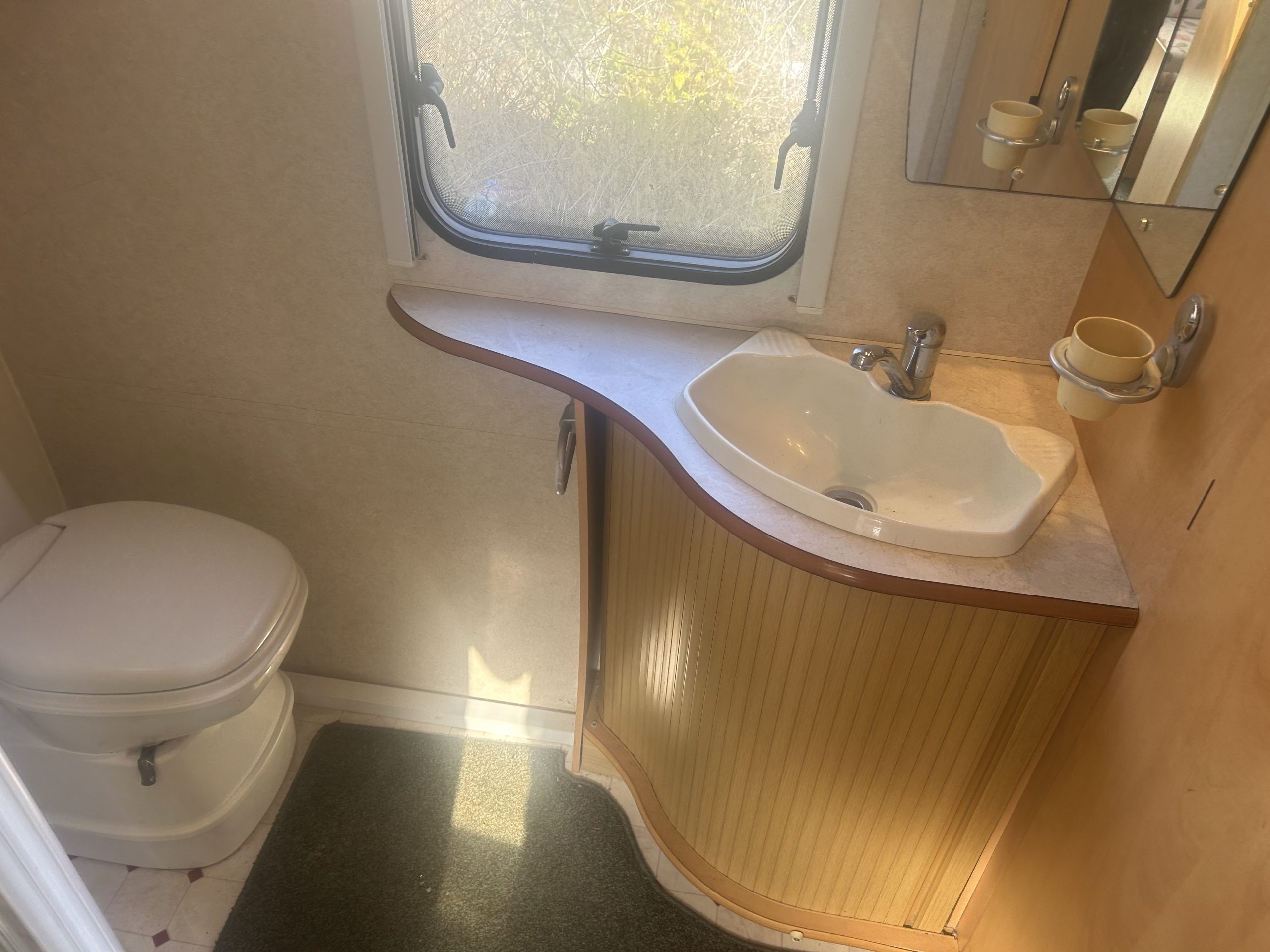 2004 Bailey Pageant Champagne. - Image 7