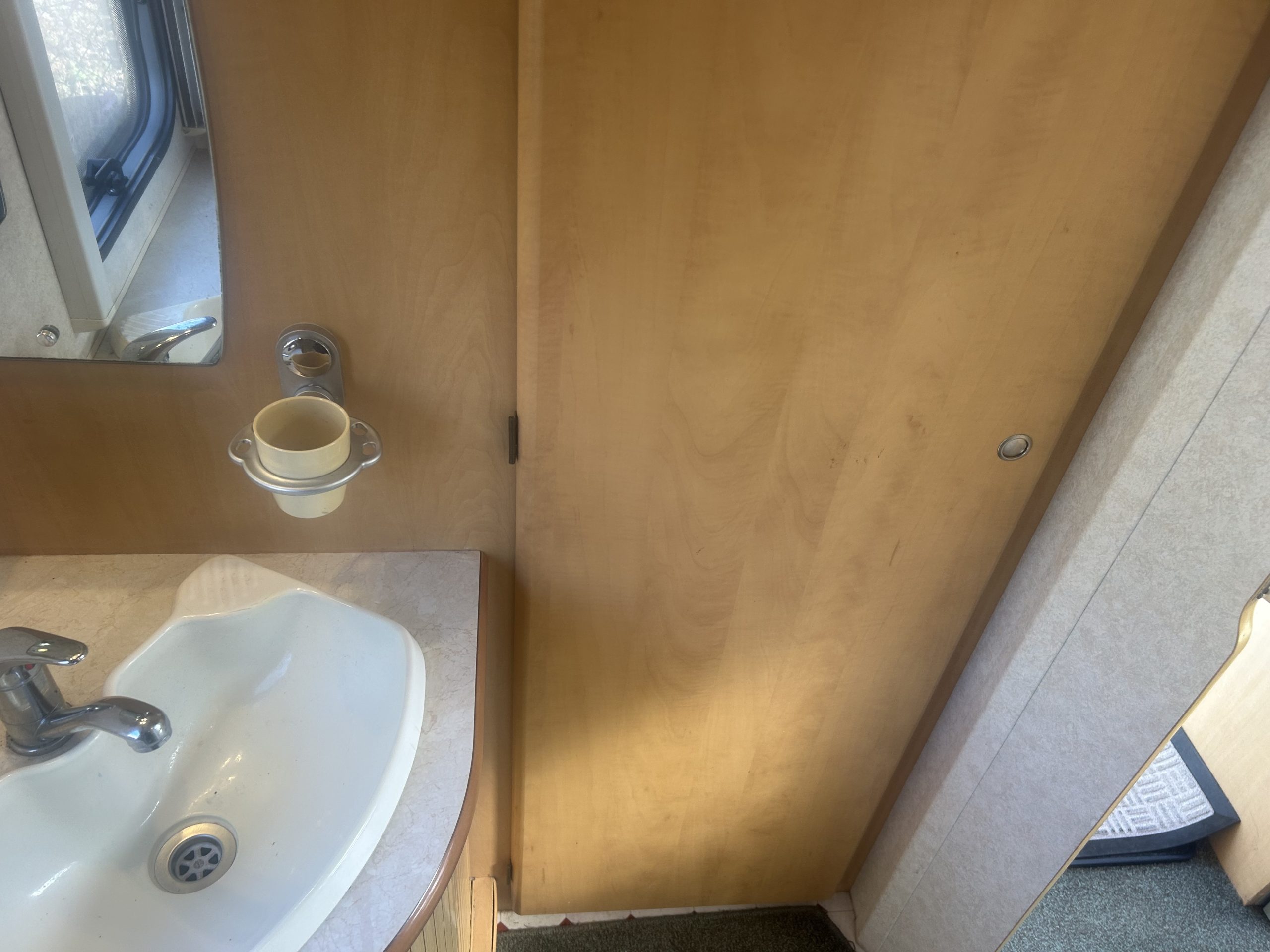 2004 Bailey Pageant Champagne. - Image 8