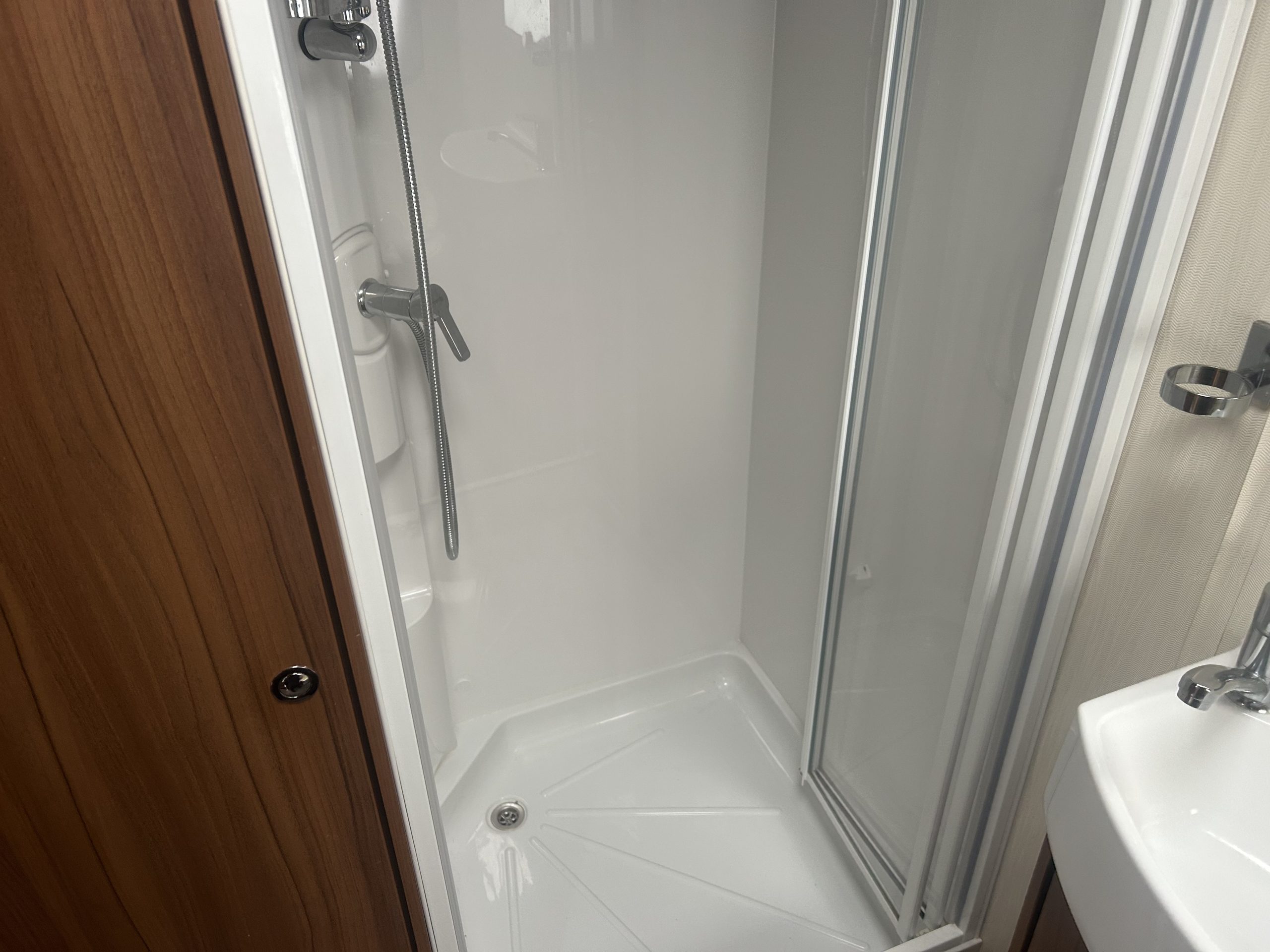 2016 Elddis Affinity 530 - Image 7